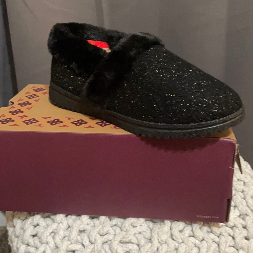 Sketchers black memory foam slippers
